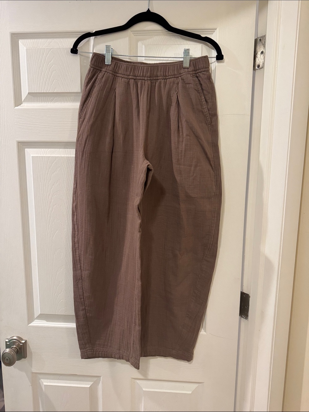 GAP Women's Relaxed Jogger Pants in Mauve Brown